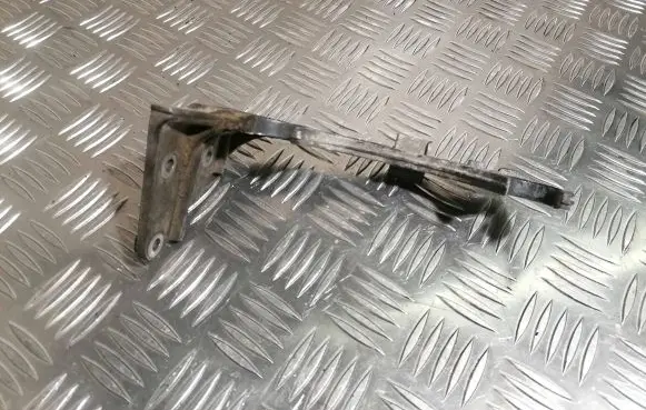Mercedes-Benz C W204 Air filter cleaner box bracket assembly A6510940127