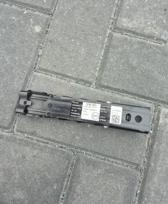 Volkswagen Touran III Seat belt height adjuster 4M0857819 627966600