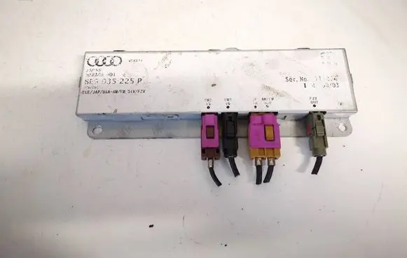 Audi A4 S4 B6 8E 8H Antenna control unit 8e9035225p