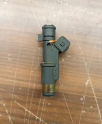 Peugeot 607 Fuel injector 01f004a