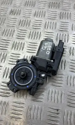 KIA Ceed Front door window regulator motor 402184A
