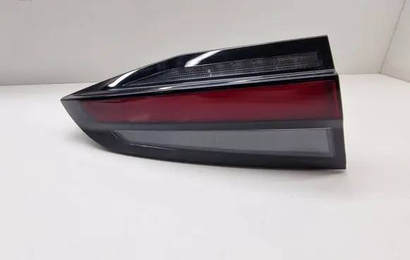 Tailgate rear/tail lights