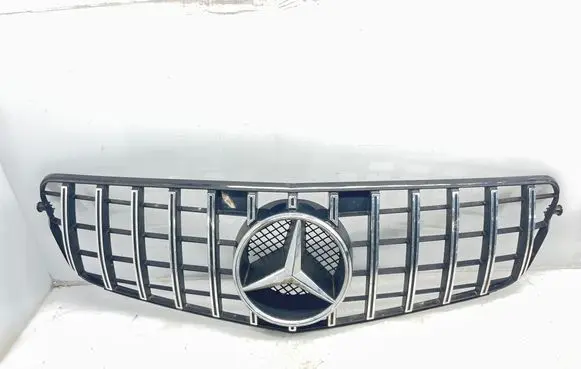 Mercedes-Benz C W204 Front bumper upper radiator grill