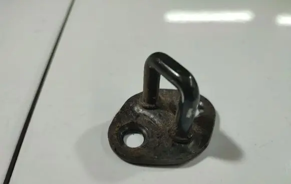 SsangYong Actyon Front door lock loop/hook striker 