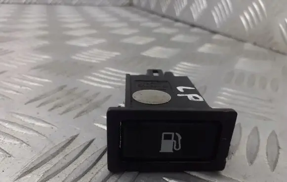 Toyota Avensis T220 Fuel tank opening switch 156795