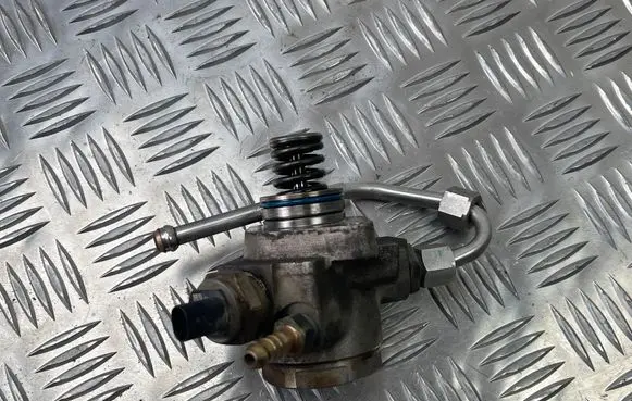 Skoda Fabia Mk3 (NJ) Fuel injection high pressure pump 04E127026AA