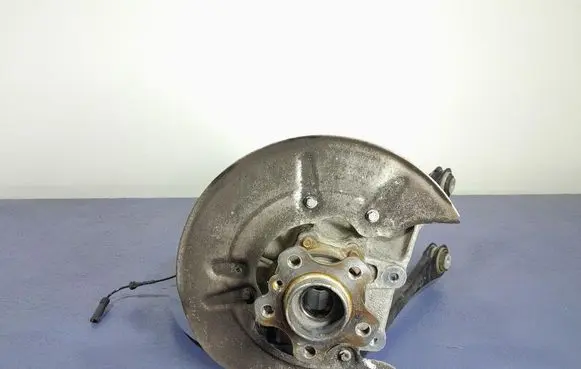 BMW X5 E53 Front wheel hub spindle knuckle