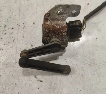 Headlight/headlamp level sensor