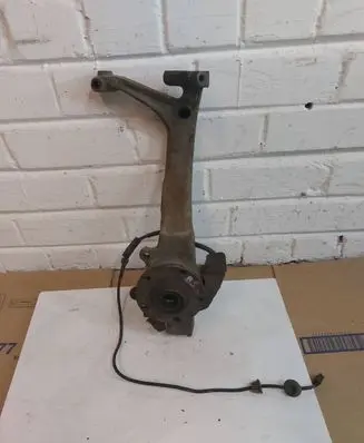 Volkswagen PASSAT B5 Front wheel hub 8D0407258
