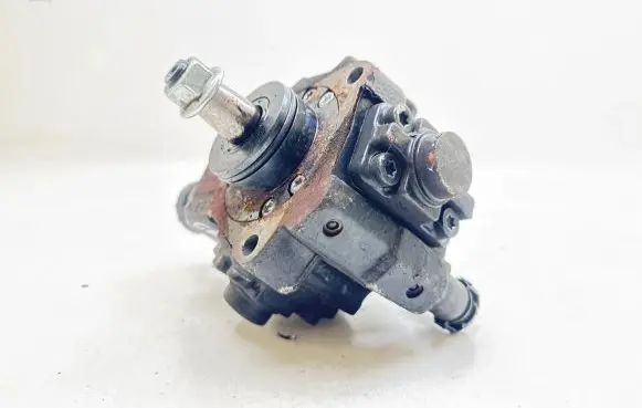 KIA Ceed Fuel injection high pressure pump 331002A400 0445010124 01003158762