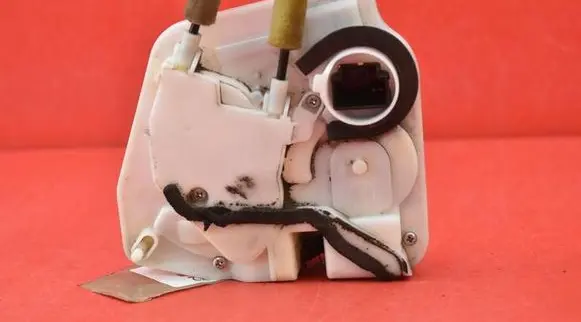 Mazda 2 Rear door lock
