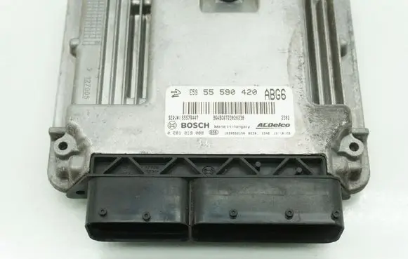 Opel Zafira C Engine control unit/module ECU 55590420
