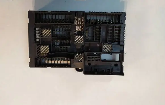 BMW 5 G30 G31 Fuse module 6837091