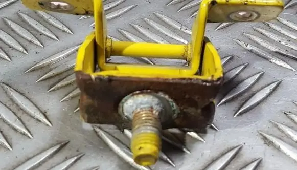 Hyundai Getz Rear door lower hinge