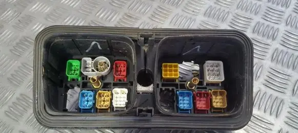 Volkswagen Polo Fuse box set 6Q0937403B 1394586