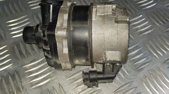 BMW 5 F10 F11 Electric auxiliary coolant/water pump 7587374