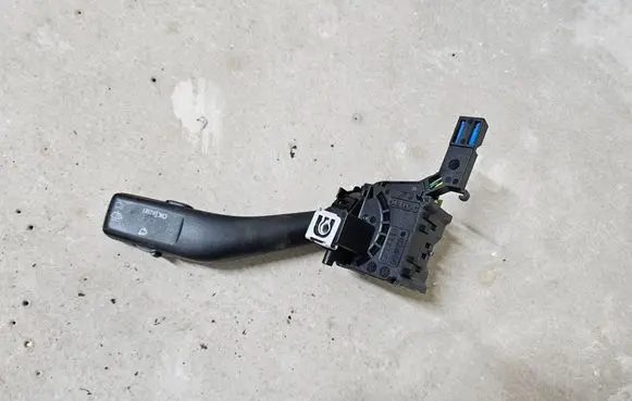 Volkswagen Touran I Wiper control stalk 1K0953519A 1K0953519
