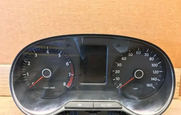Volkswagen Polo V 6R Speedometer (instrument cluster) 6R0920960E