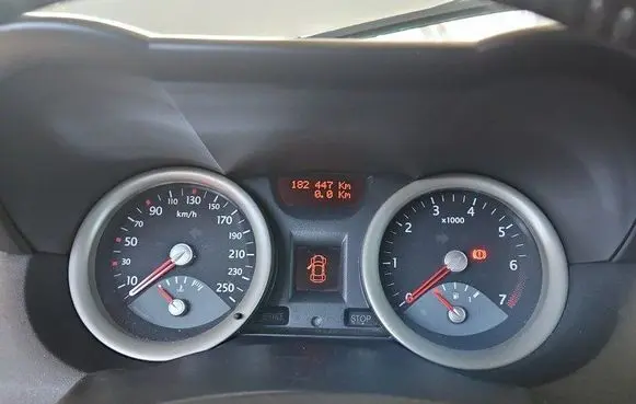 Speedometer (instrument cluster)