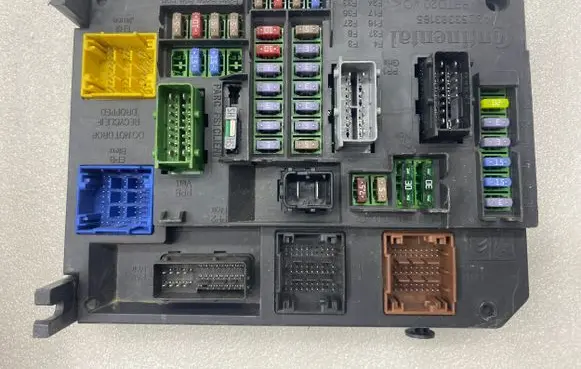 Peugeot 508 RXH Fuse module 9664992380