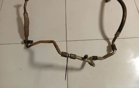 Volkswagen Jetta V Air conditioning (A/C) pipe/hose 