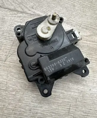 Toyota RAV 4 (XA20) Air flap motor/actuator 0637008330 5C1910