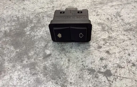 BMW 5 E39 Electric window control switch 8368974