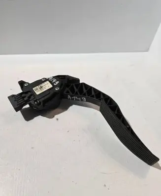 Chevrolet Orlando Accelerator throttle pedal 13253781 6PV00976511 30122010