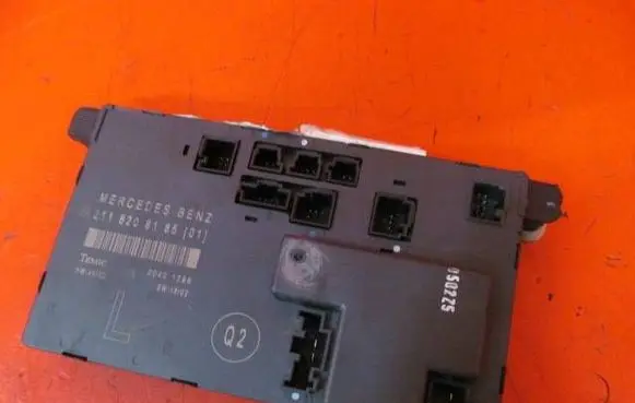 Mercedes-Benz E W211 Door control unit/module 2118208185