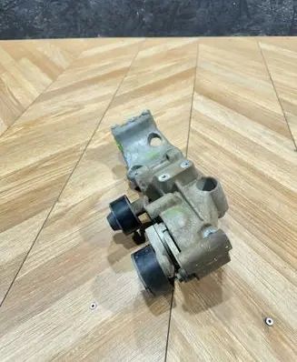 Nissan Navara D23 Generator/alternator bracket 117107563R