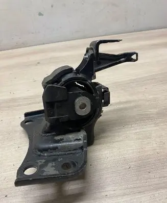 Toyota Auris 150 Engine mount bracket