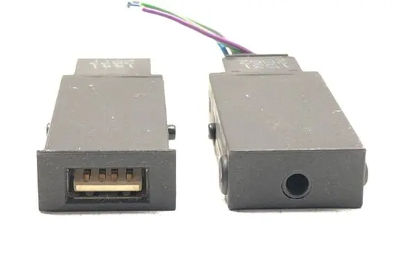 Opel Astra J USB socket connector 13348688