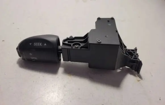 Multifunctional control switch/knob