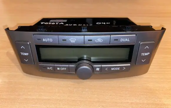 Toyota Avensis T250 Climate control unit 5590005140