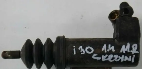 Hyundai i30 Clutch slave cylinder 3244903