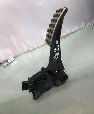 Mercedes-Benz GLA H247 Accelerator throttle pedal A1773001900