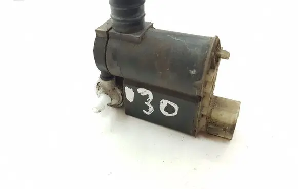 Hyundai i30 Windscreen/windshield washer pump 985102L100