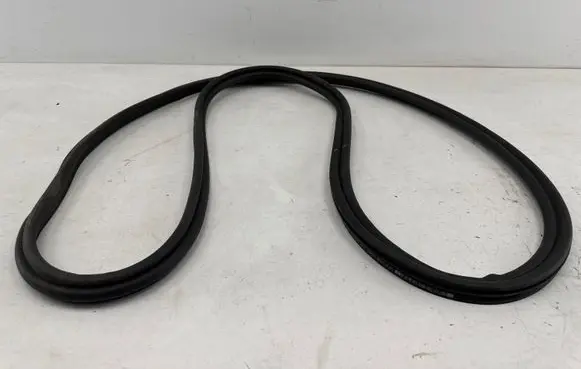 Audi A3 8Y Trunk rubber seal (body) 8Y5827705B