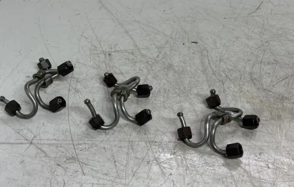 BMW 5 E60 E61 Fuel injector supply line/pipe 