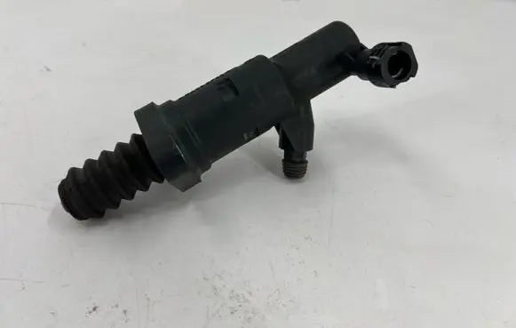 Clutch slave cylinder