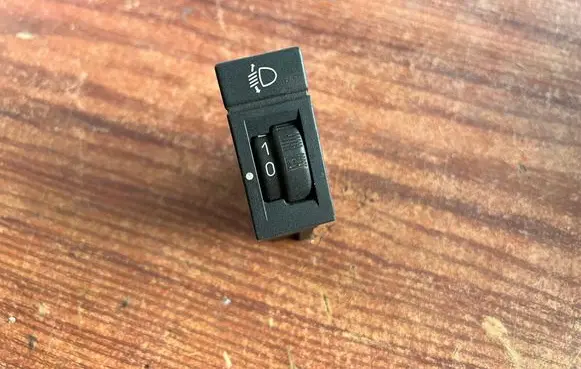Peugeot 406 Headlight level height control switch
