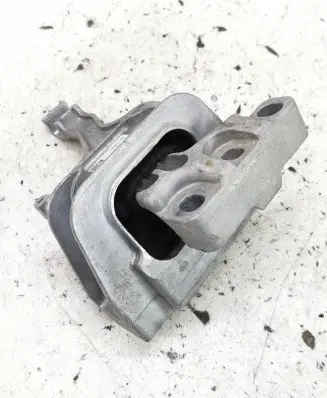 Volkswagen PASSAT B8 Engine mount bracket 5Q0199262BK 02112015 TAGG353200W