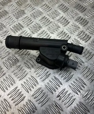 Volkswagen PASSAT B6 Engine coolant pipe/hose 038121132