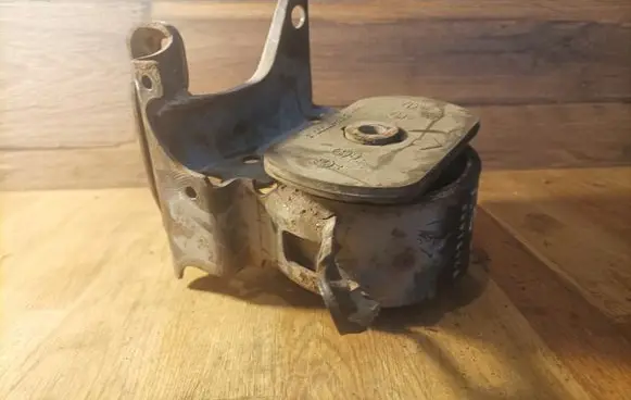Hyundai Santa Fe Engine mount bracket