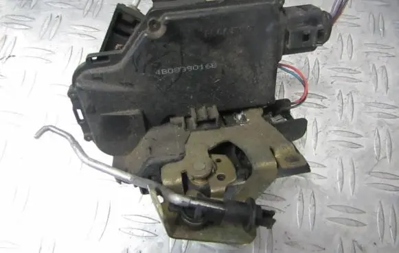 Audi A6 S6 C5 4B Rear door lock 4B0839016B