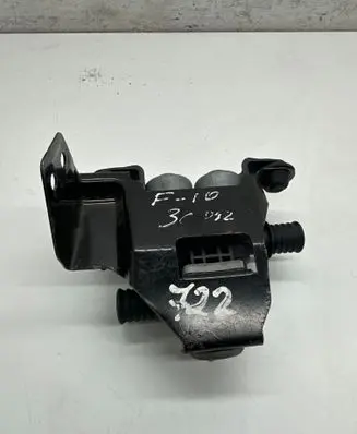 BMW 5 F10 F11 Coolant heater control valve 6910544