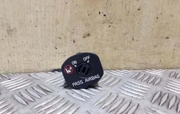 Passenger airbag on/off switch