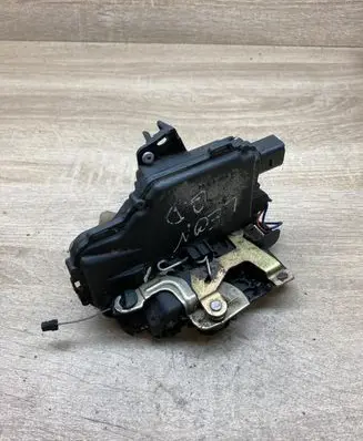 Seat Leon (1M) Rear door lock RIGHTSIDE