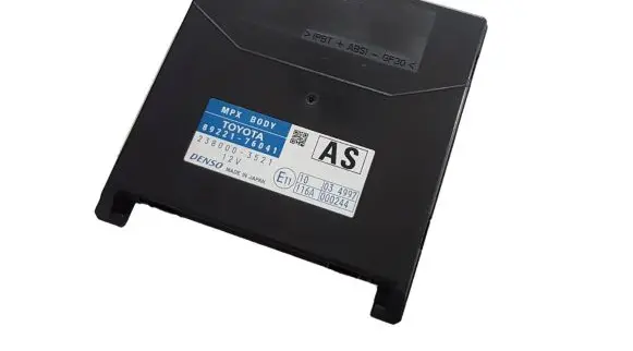 Lexus CT 200H Central body control module 8922176041 2380003521