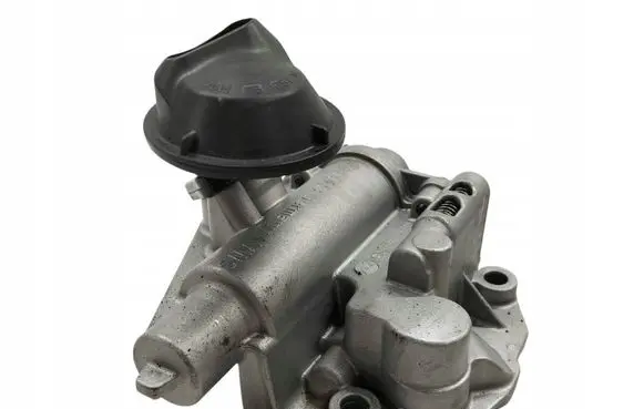 Audi A4 S4 B8 8K Oil pump 